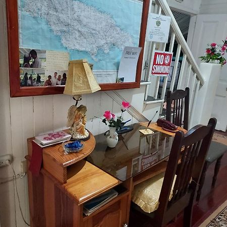 Holiday Home - Guest House 포트안토니오 외부 사진
