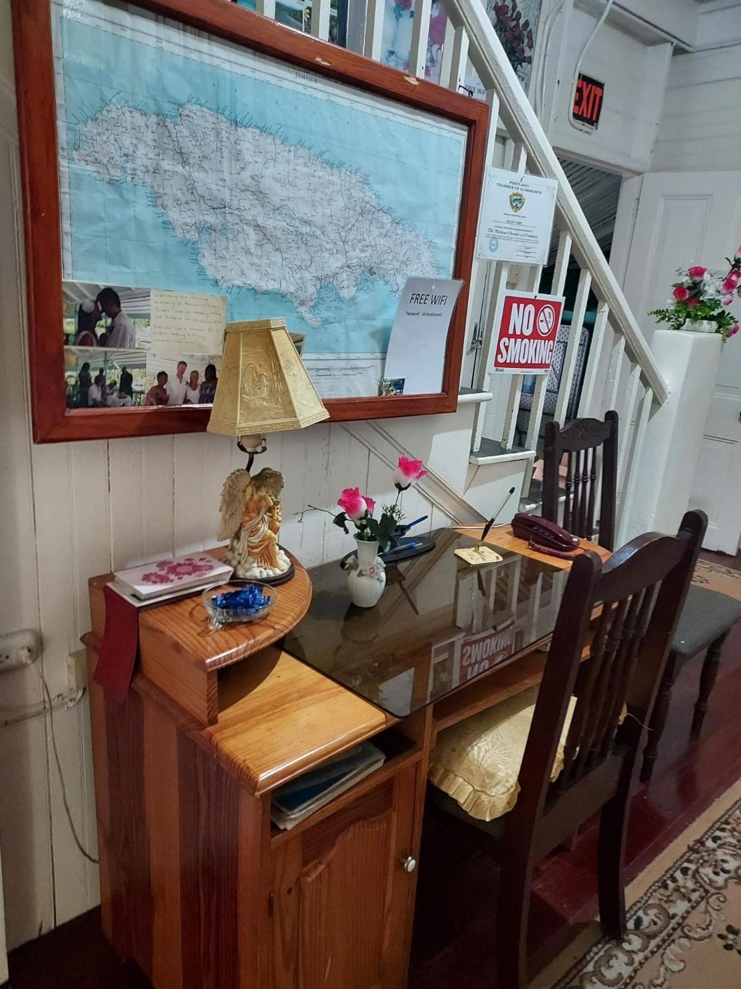 Holiday Home - Guest House 포트안토니오 외부 사진