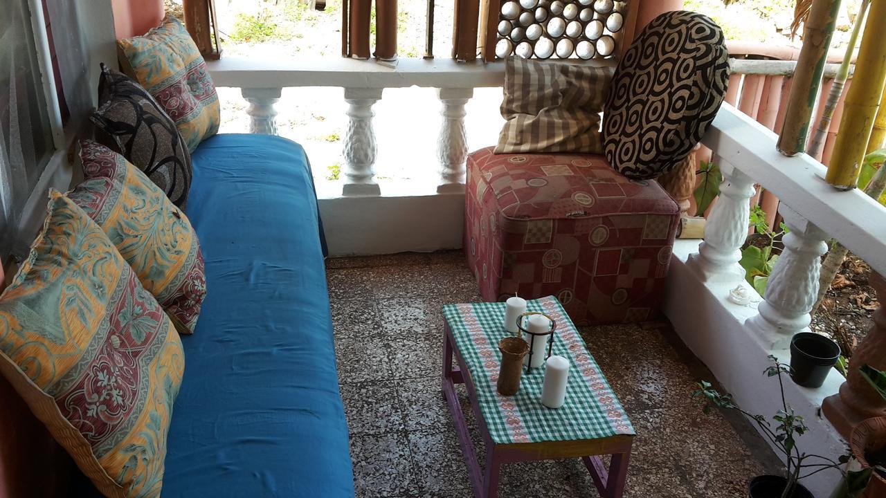 Holiday Home - Guest House 포트안토니오 외부 사진