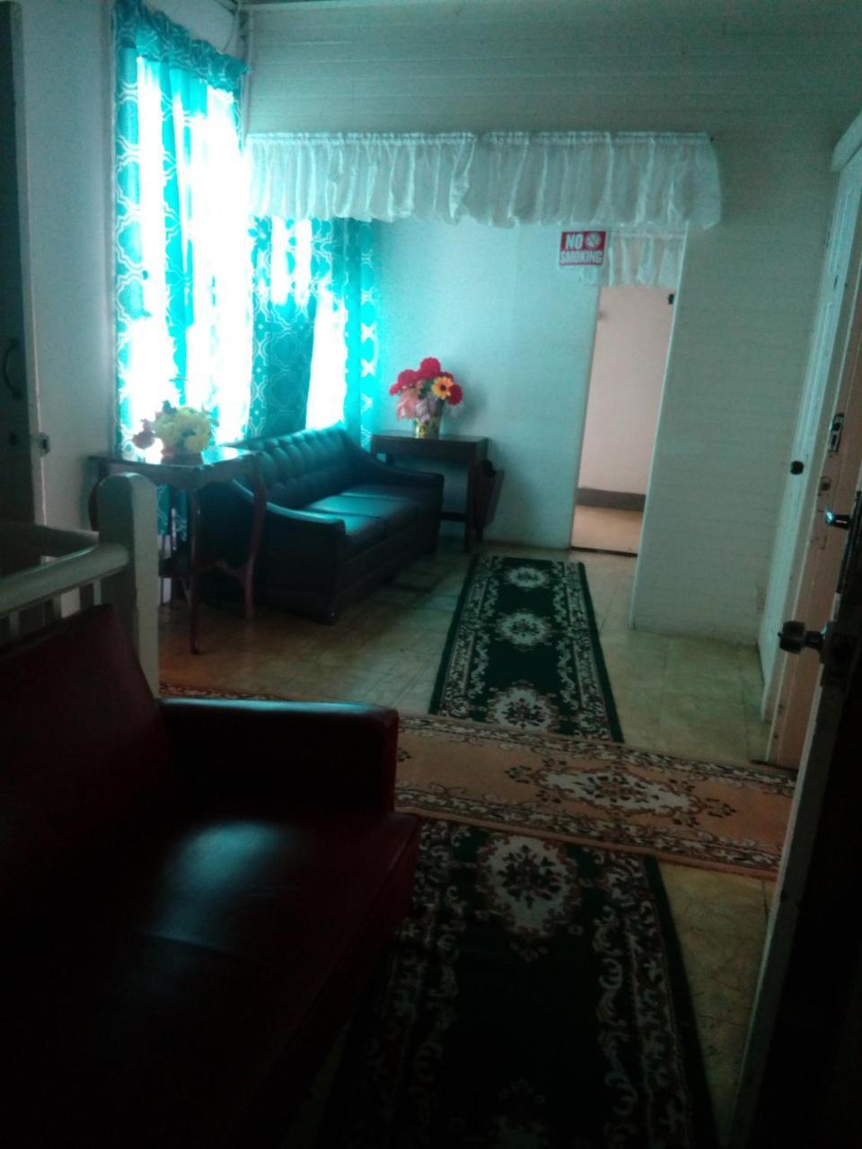 Holiday Home - Guest House 포트안토니오 외부 사진
